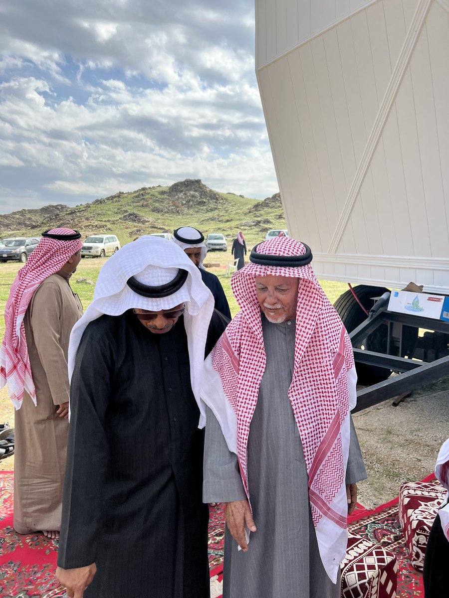 hader_al's tweet photo. رحله بالربيع قرب الكامل مع الاصدقاء 🌹 https://t.co/jpfdeJqAPS