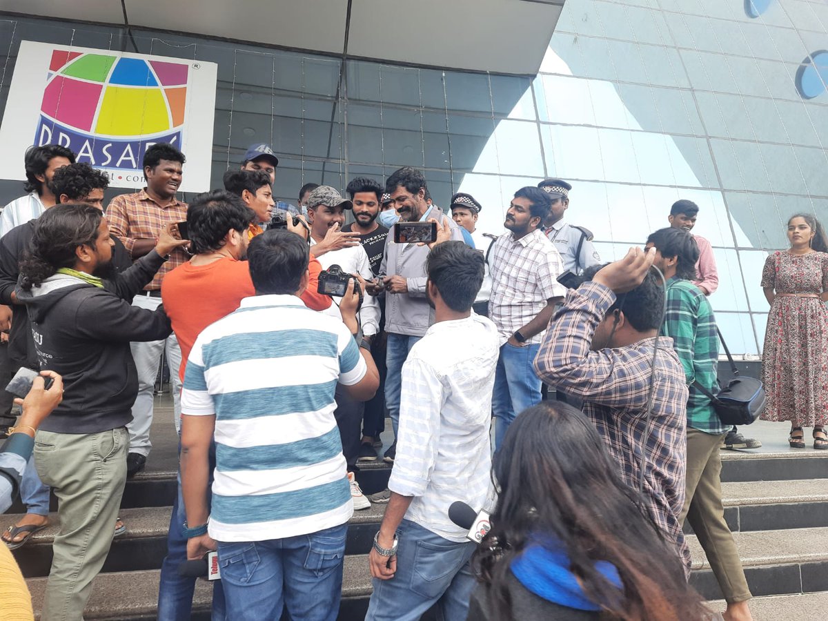 ASuryanarayana's tweet photo. Today #dhostan movie has been released
#kartikeyareddy @SSP580 @RVannali
#Priyavallabhi #Indhupriya #TomParker #YelenderMahaveer @vrmadhu9 @adityamusic https://t.co/EJatNhWgnD
