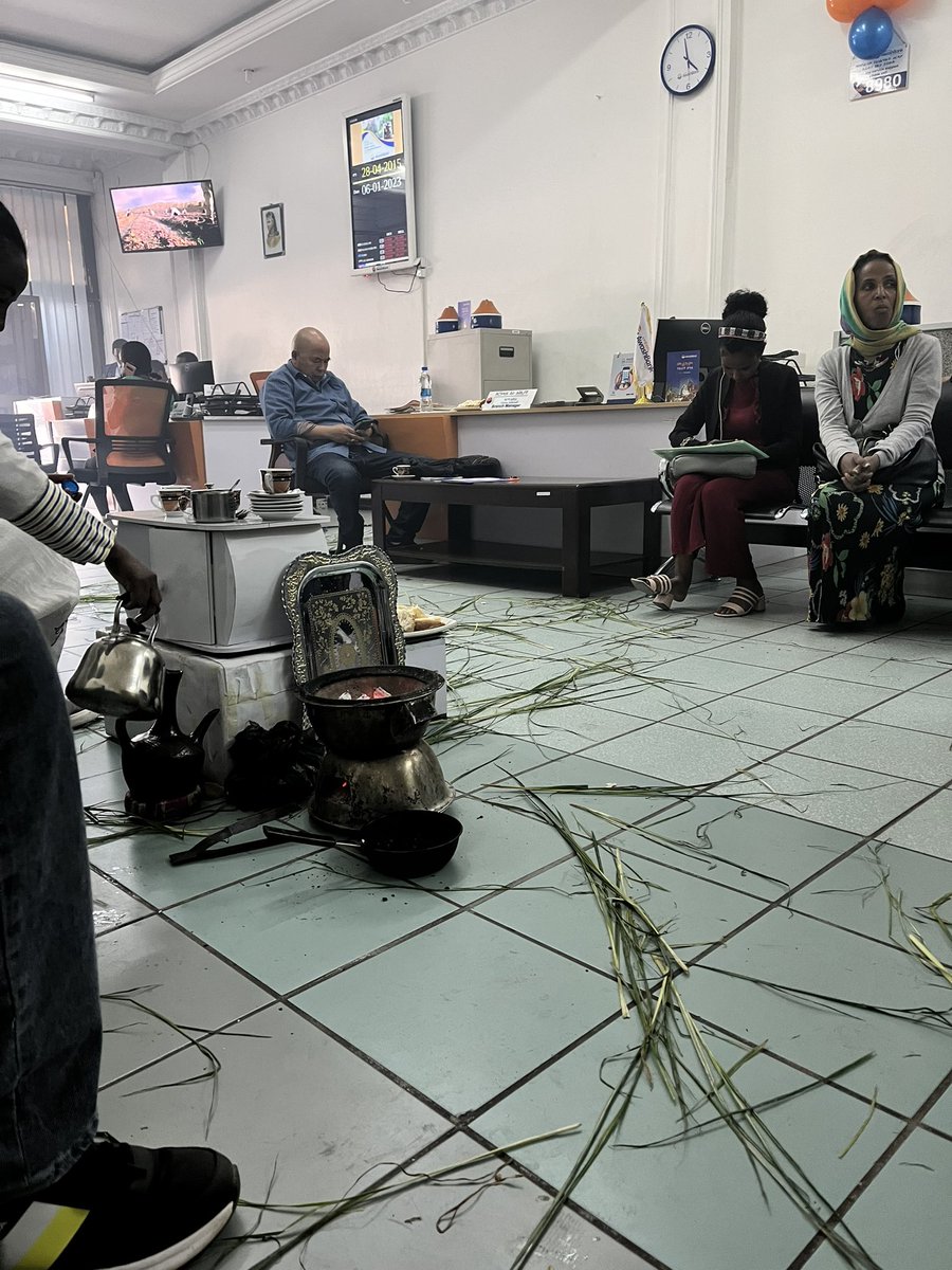 alemsabreha's tweet image. #Awash bank treats customers with coffee and ፈንዲሻ while you are waiting for service! 🤗 loving it !