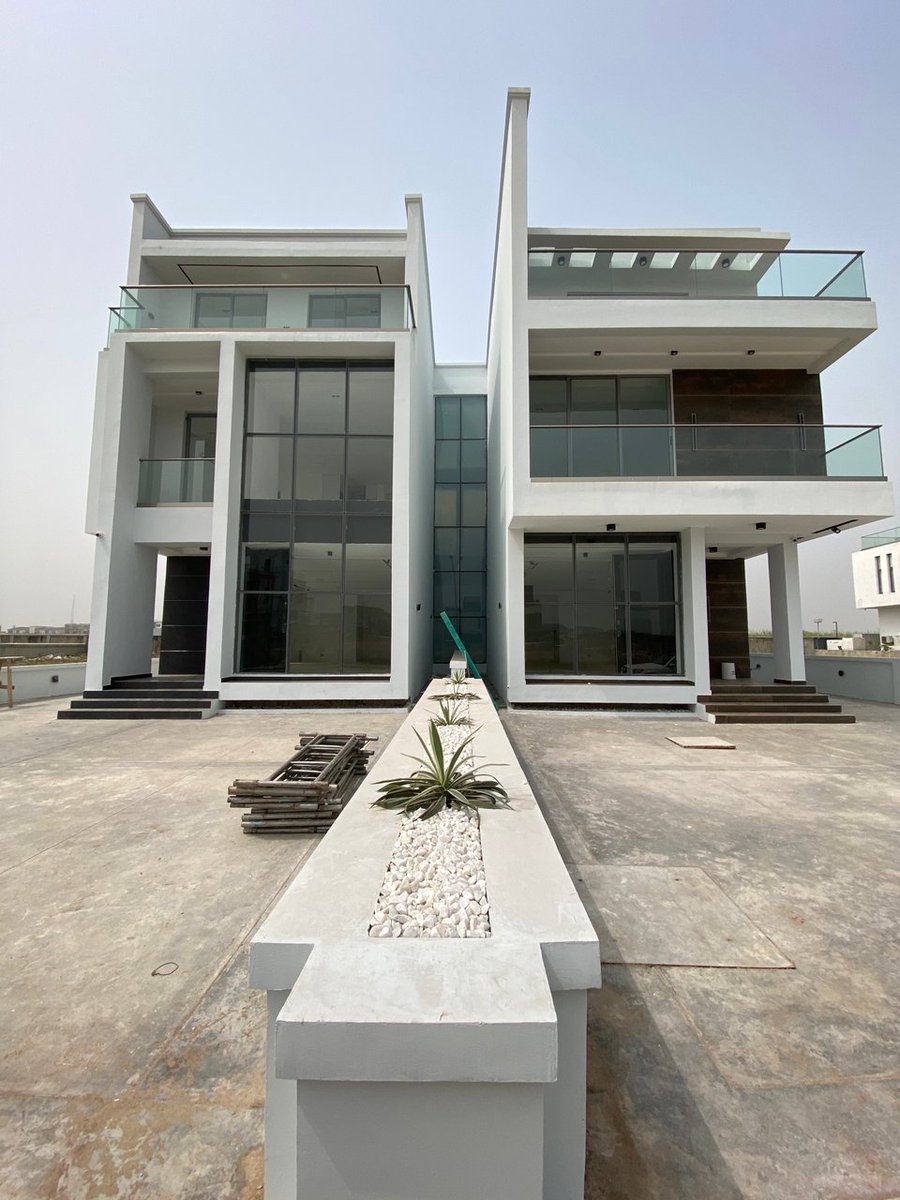 calebyung's tweet photo. I sell houses 🤝 https://t.co/70vv72yu4Z