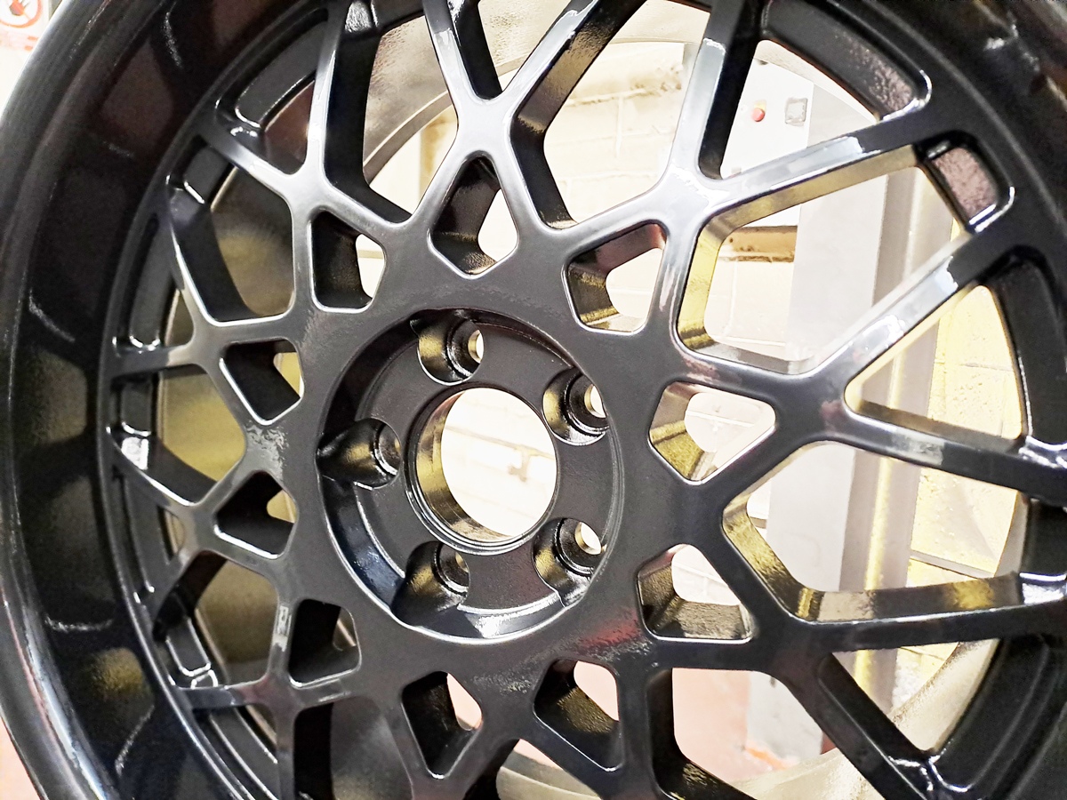 First alloy of the new year ... hot out of the oven!
Visit shopatpace.ie/powder-coating/ to find out more!
#PowderCoating #AlloyWheels