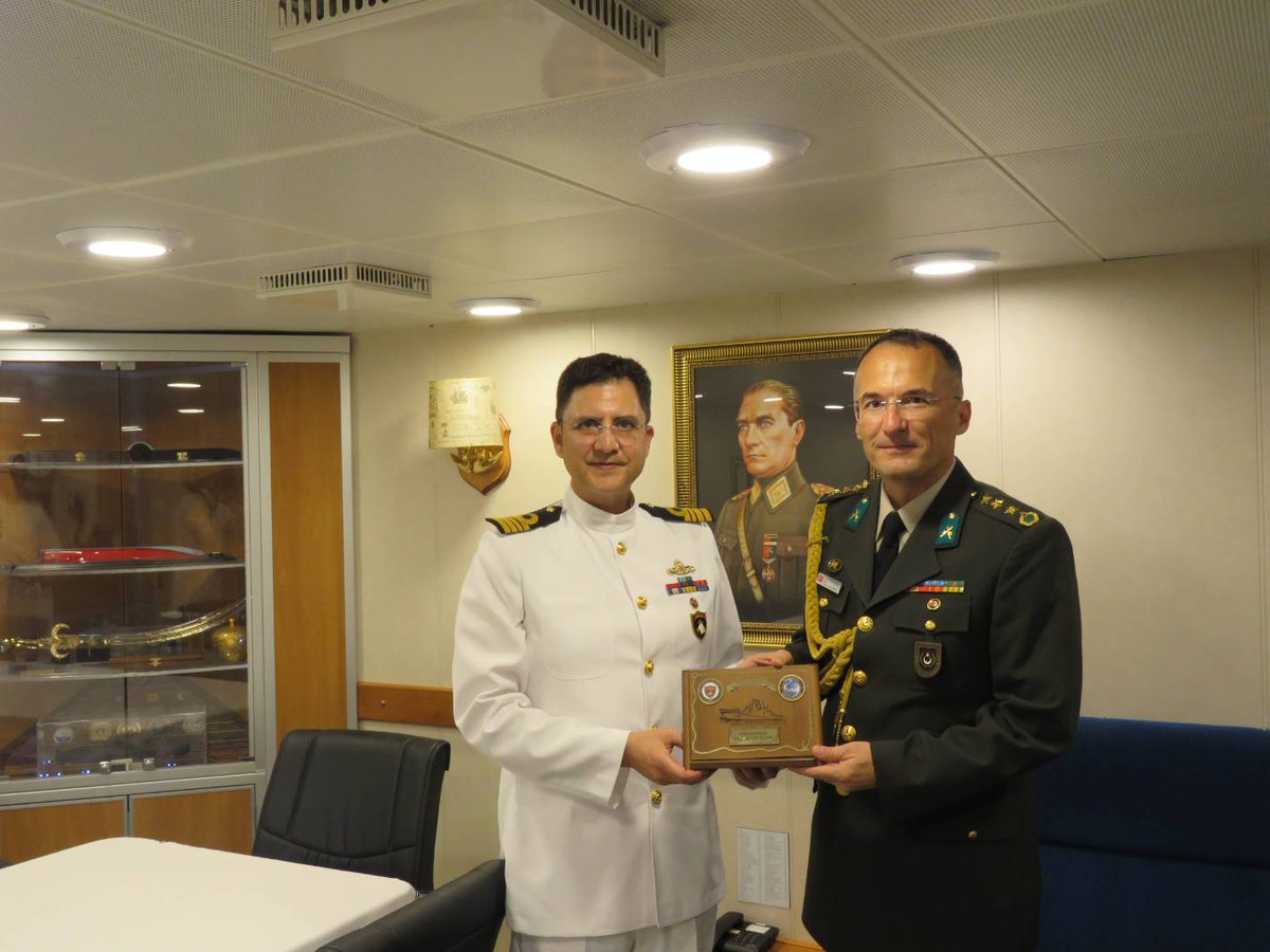 Pakistan’da TURGUTREİS-7 Tatbikatı’na katılan TCG BURGAZADA, Türkiye’ye dönüşünde Cibuti’ye liman ziyaretinde bulundu. Bu kapsamda, Cibuti Askerî Ataşesi P.Alb. Enver Örtel de gemimizi ziyaret etti.
#MSB