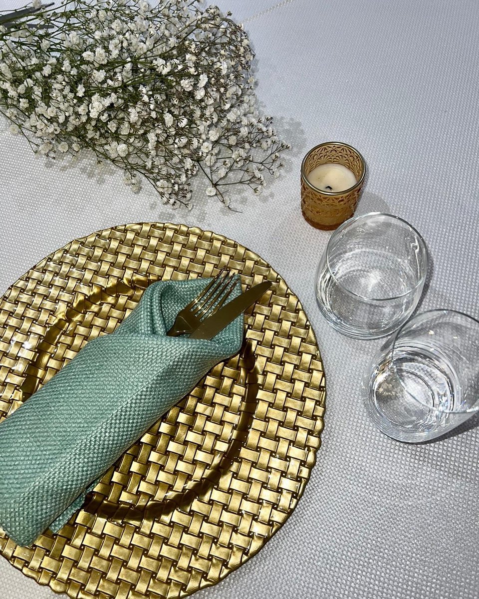 WDT_London's tweet photo. Mint &amp; Gold ✨ a beautiful combination for wedding tables this year 🥂 

•Glass braid charger plate Gold (WF2012) 
•Luna Tumbler (WC1852) 
•Volga Cutlery (WB1102)
•Urbane Mint Napkin 
•Urbane Lily Tablecloth 

#weddinginspiration #weddingplanner #2023weddings #hire #london https://t.co/hcZpR05zI2
