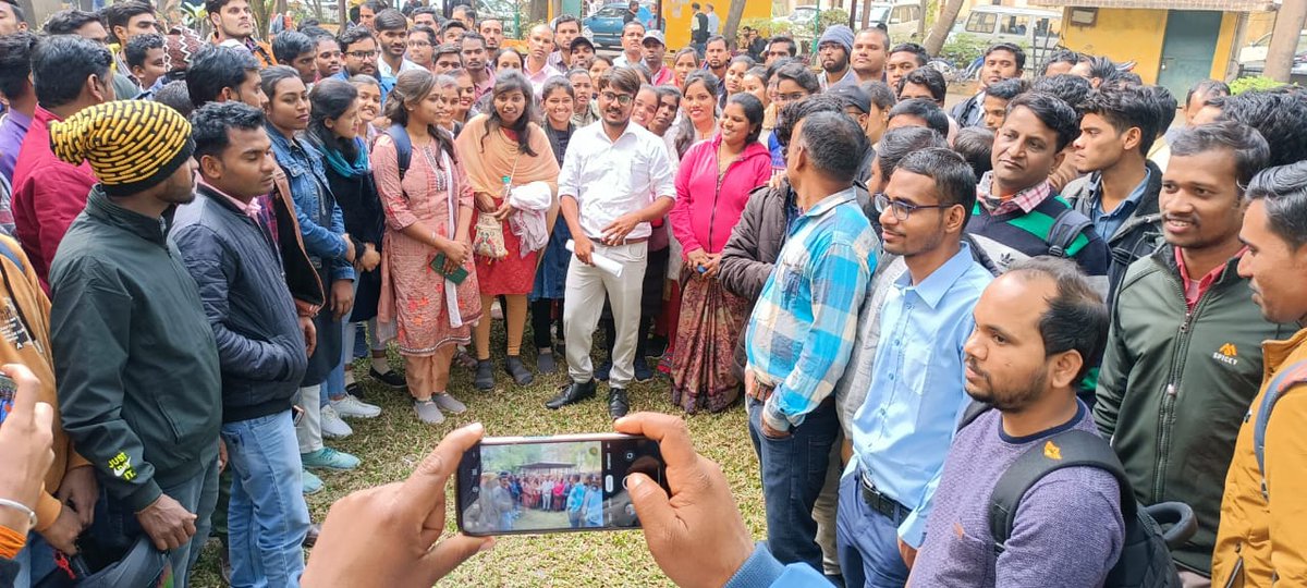 कई वर्षो से कार्यरत ITI मेहमान प्रवक्ता अपनी जायज मांगों को लेकर एक्शन मूड में दिखे। प्रदेश अध्यक्ष श्री हरीश साहू ने सबको आगे की रणनीति के लिए सभी से राय मांगा सभी ने अपना अपना समर्थन दिया।
#अभी_नहीं_तो_कभी_नहीं
#हमारी_मांगे_जायज_है
#नियमितीकरण
<a href="/bhupeshbaghel/">Bhupesh Baghel</a> <a href="/umeshpatelcgpyc/">Umesh Nandkumar Patel</a>