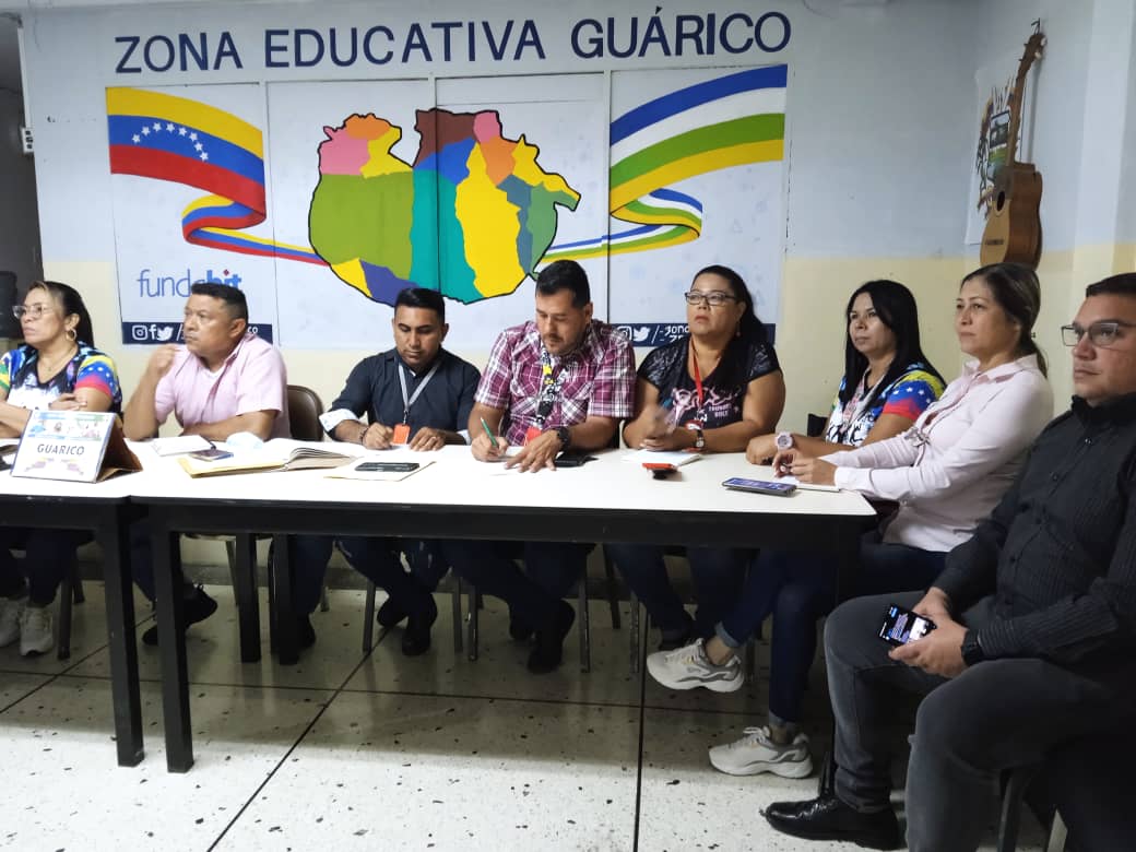 CDCEGuarico's tweet photo. #AlMomento MSc. @RiveroJilberto2, A/Ú Educación, junto al equipo de @ZEGuarico presentes en la videoconferencia con nuestra Min. @_LaAvanzadora, sobre "Orientaciones Para el Inicio del Segundo Momento Pedagógico 2023".
@NicolasMaduro
#RenaceLaEsperanza 
#VueltaAClases2023 https://t.co/ZhE1RMGAcn