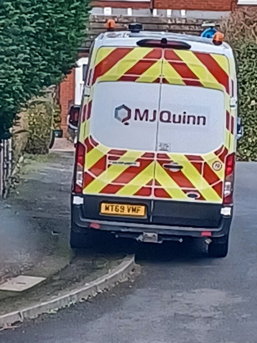 AndrewR98248345's tweet photo. @mjquinnhq please ask you driver of vehicle mt69 vmf to park at his own address not left illegally blocking a pavement on a bend https://t.co/Ytchzluy2P
