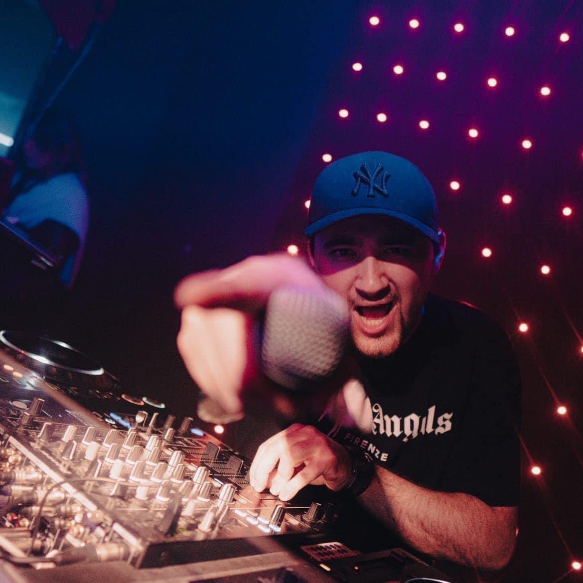iamarthuro's tweet photo. Ce soir, RDV à L'Atriade !!
Mix by Arthuro &amp; Piedra 🥳 https://t.co/1jfgKWhY7P