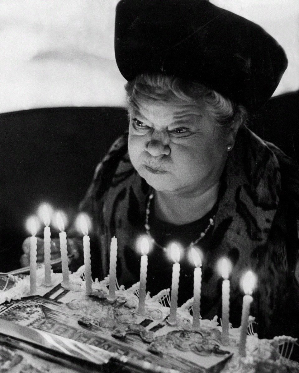 fleetstsfinest's tweet photo. Violet Carson (Ena Sharples)with a birthday cake for Coronation Streets’ 10th Birthday. The world’s longest-running television soap has now been running for over sixty years and was first broadcast on 9 December 1960.
https://t.co/JOe87k4WcY https://t.co/Ta1iNa4w76