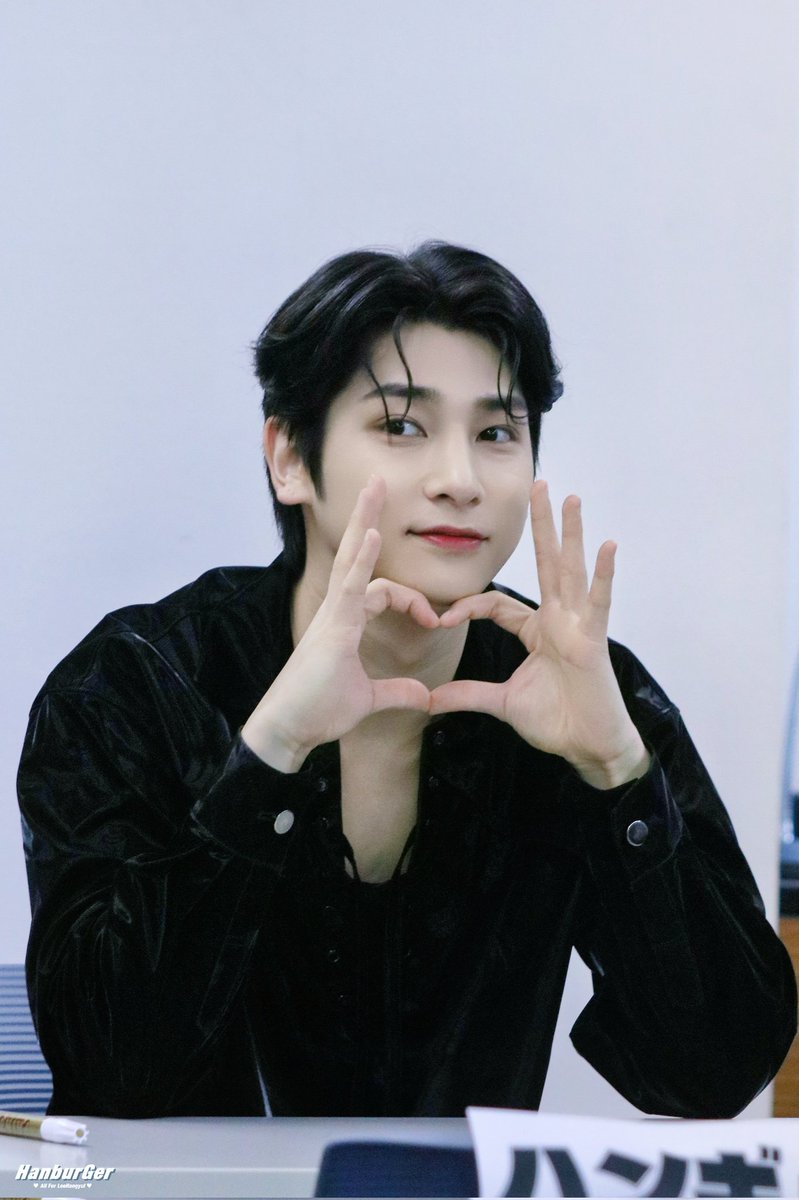 gyuljunie's tweet photo. baby please be healthy and happy don't force yourself too much🥺 https://t.co/c27I8W1RnC