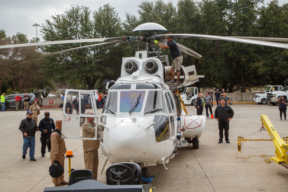 verticalavi's tweet photo. Happy #flyinfriday! Check out these pics of an Airbus H225LP Super Puma landing at the Kay Bailey Hutchison Convention Center Dallas for #haiexpo22. What was the first aircraft you flew? Tell us in the comments! https://t.co/YYwW1ZK9nH
