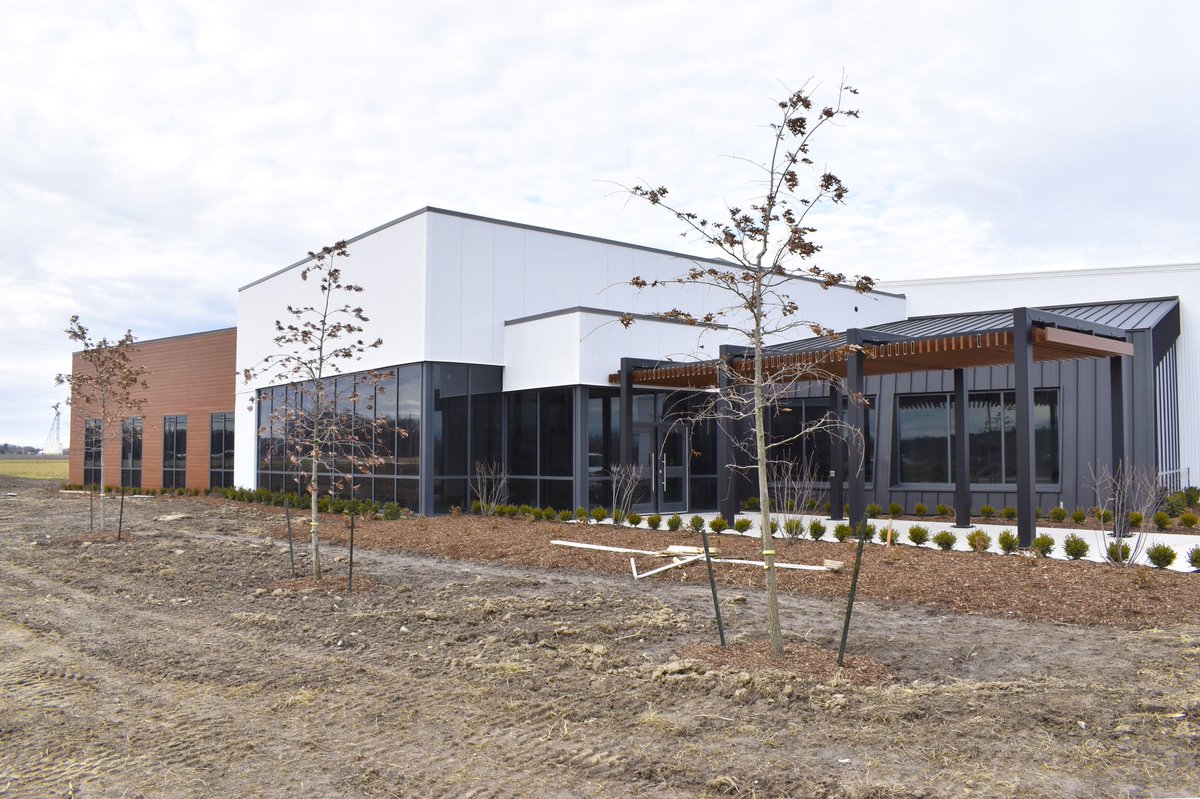 New year, new building! We are almost ready to fully move! Some warehouse operations are already in place at the new location and we are loving the upgraded space 🙌

#ontariofruit #ontag