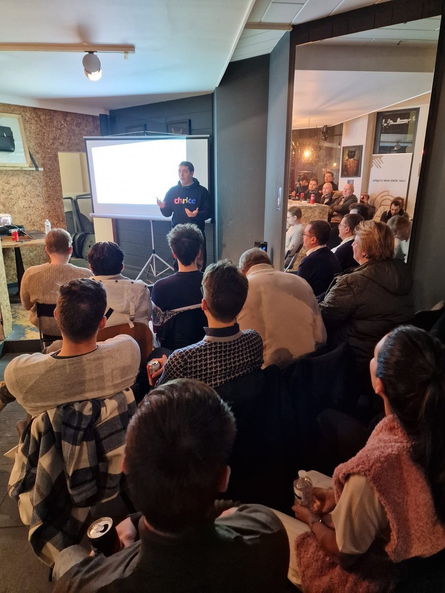 MERICAN_RADASS's tweet photo. Yesterday, I was invited by @DigitalCAcademy and @Craenbridge to talk about @0xCareers. I gave a keynote around "Personal branding for web3 job seekers".

I had the most amazing time and decided to share my slides with you all. https://t.co/i12yO9ztMM https://t.co/TEbMmq2yxG