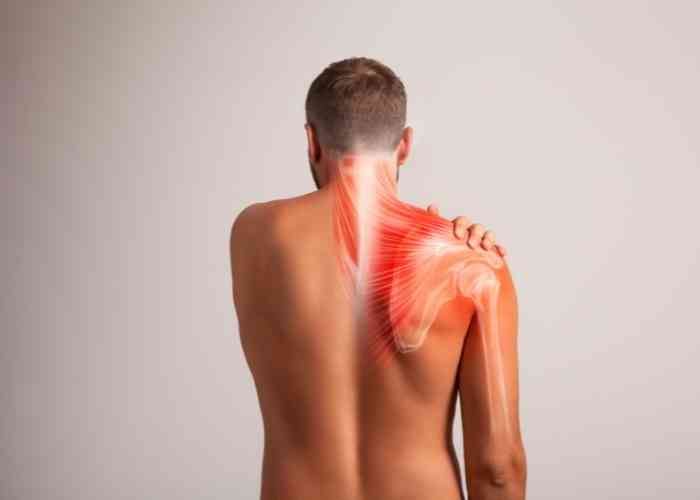 JosephLamplotMD's tweet image. What are symptoms of a #snappingscapula?
· Dull, aching pain in the #shoulderblade
· “Snapping,” “grinding,” or “grating” sensation in the shoulder blade during movement
· Swelling and/or stiffness 
· Pain or decreased ROM of the shoulder during movement
medilink.us/stme