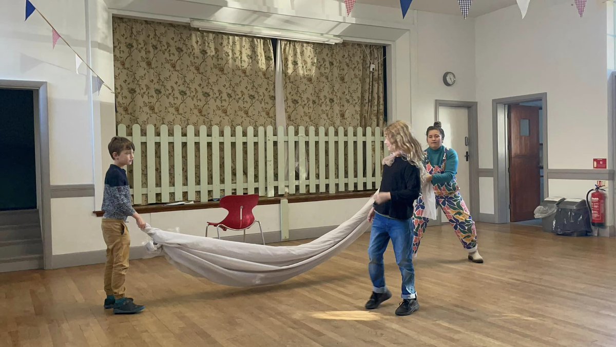 Doorstep_Arts's tweet photo. ✨🎭 We run affordable, high-quality participatory youth drama/musical theatre groups for young people across Torbay. Spaces are limited, term begins this Monday (9th Jan), we hope to see you there!✨🎭🎵🧩

https://t.co/DI4gkW8B8u https://t.co/7I3EQ0CHYe