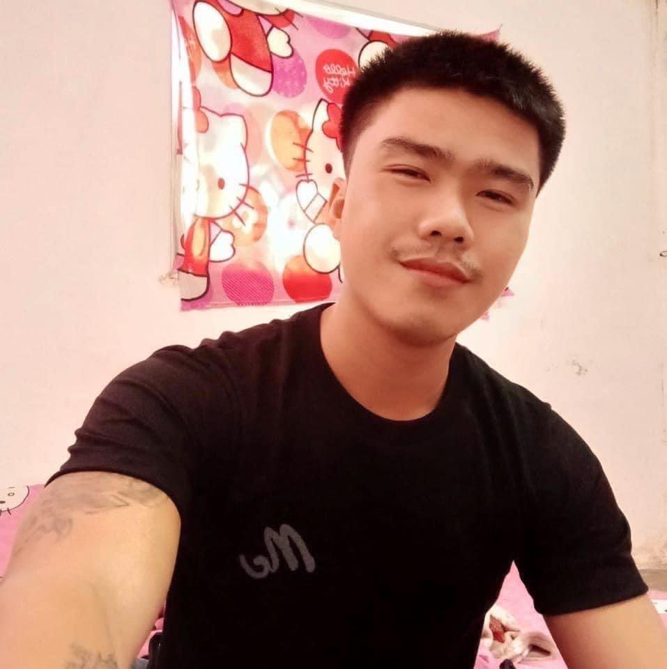 2daa2DBEGqNIe6M's tweet photo. ລາວກະຫລໍ່ຢູ່ງານດີຢູ່ແຊບສຸດດດ https://t.co/9P8kF1qPO1