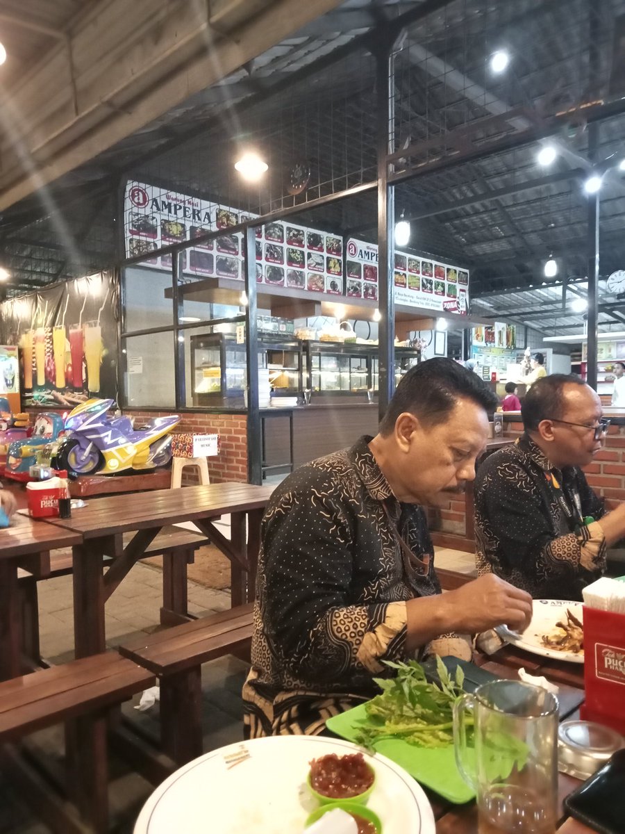FirmansyahRoby's tweet photo. Dibelokeun heula karsih ah jarauh maning https://t.co/Riqq5GJ9VX
