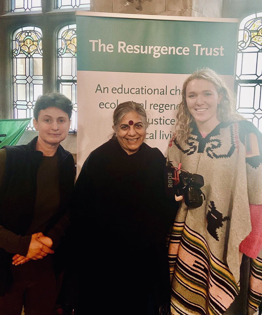 Our @sixinchessoil #impactproducers Lucy & Elsa have just interviewed the legend that is @drvandanashiva @ORFC 💚 thank you we couldn’t be more grateful 🙏
#seedsovereignty #foodjustice #femaleicons #agroecology #ORFC23