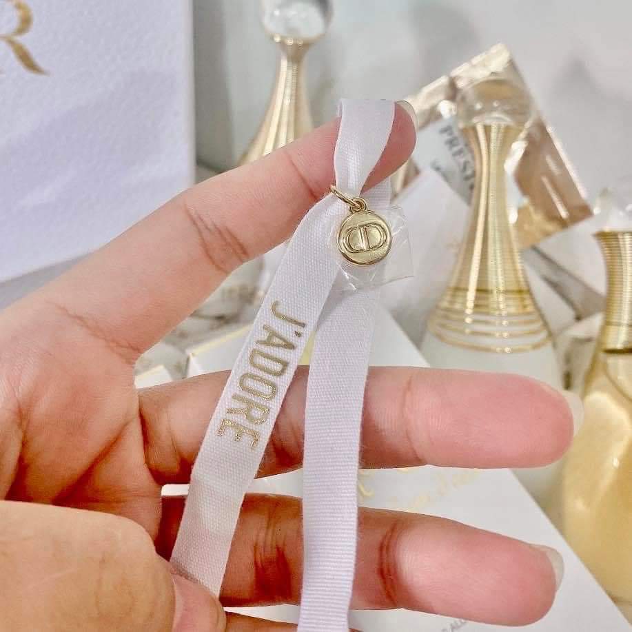 _PwithNaBi's tweet photo. #พรีออเดอร์
DIOR J'ADORE RIBBON BRACELET ขาว-ทอง
กำไลข้อมือ สร้อยข้อมือใช้ผูกผมน่ารักพร้อมจี้ Dior
สวยมากกก หรูหราแบบมินิมอลมากๆค่ะ
🔥มีจำนวนจำกัดนะด่วนๆค่ะ

✅เส้นละ 129฿ 🚚25
❤️รอ 4-8 week
❤️ของมาค่อยจ่ายค่ะ
#พรีเกาหลี #สร้อยข้อมือ #ของใช้เด็กหอ #ถูกและดี #ของมันต้องมี https://t.co/3sgDJxZFi8