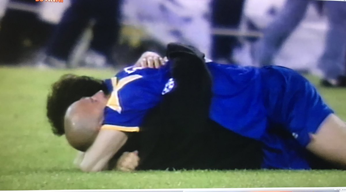 Come si fa a lasciarti andare via? Eri come un fratello.💔 #capitano <a href="/LucaVialli/">Luca Vialli</a>