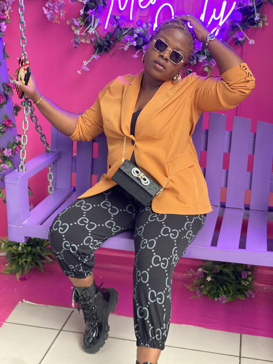 RoyalFeetsnmore's tweet photo. I sell fashion items, lemme be your footwear vendor ❤️🥰 https://t.co/zQst7IoBUb