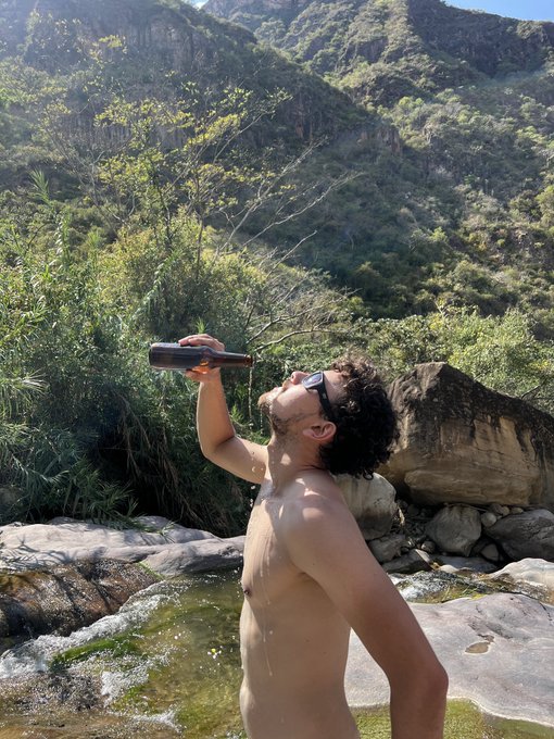 Nada mejor que sentir l&iacute;quidos reg&aacute;ndose por mi cuerpo #nsfwtw https://t.co/qXeUHHlWtx<a href="/tag/nsfwtw"class="tags"><span>#nsfwtw</span></a>