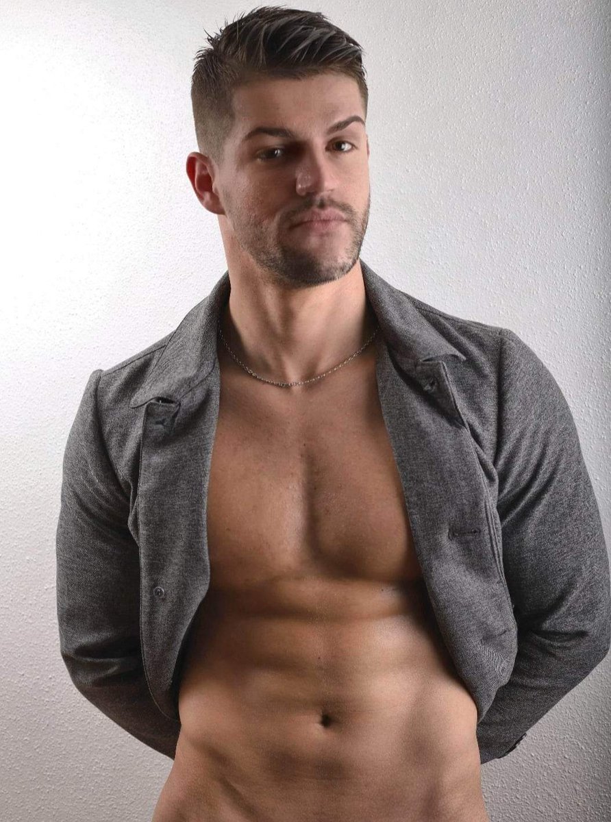 Brexit08175625's tweet photo. Bonne année 2023 🎉

#FitnessModel #FitnessMotivation #2023NewYear #shooting https://t.co/9hLQ95EpfY