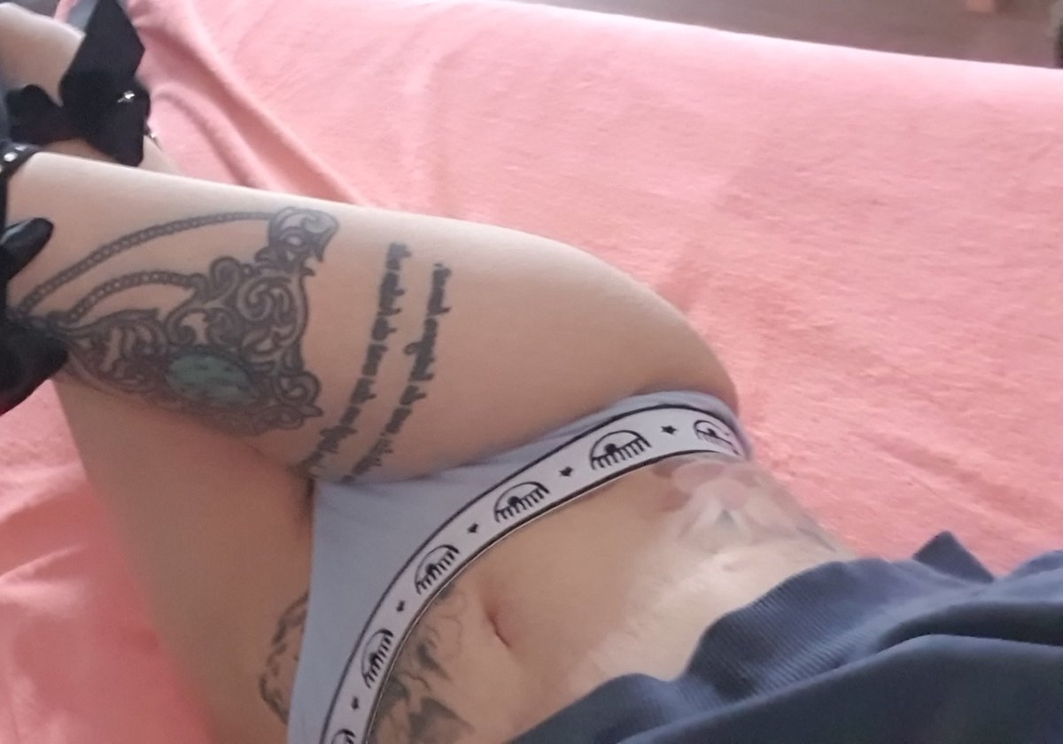 All eyes 👀 on me paypigs and all your money 💸 to me 😜