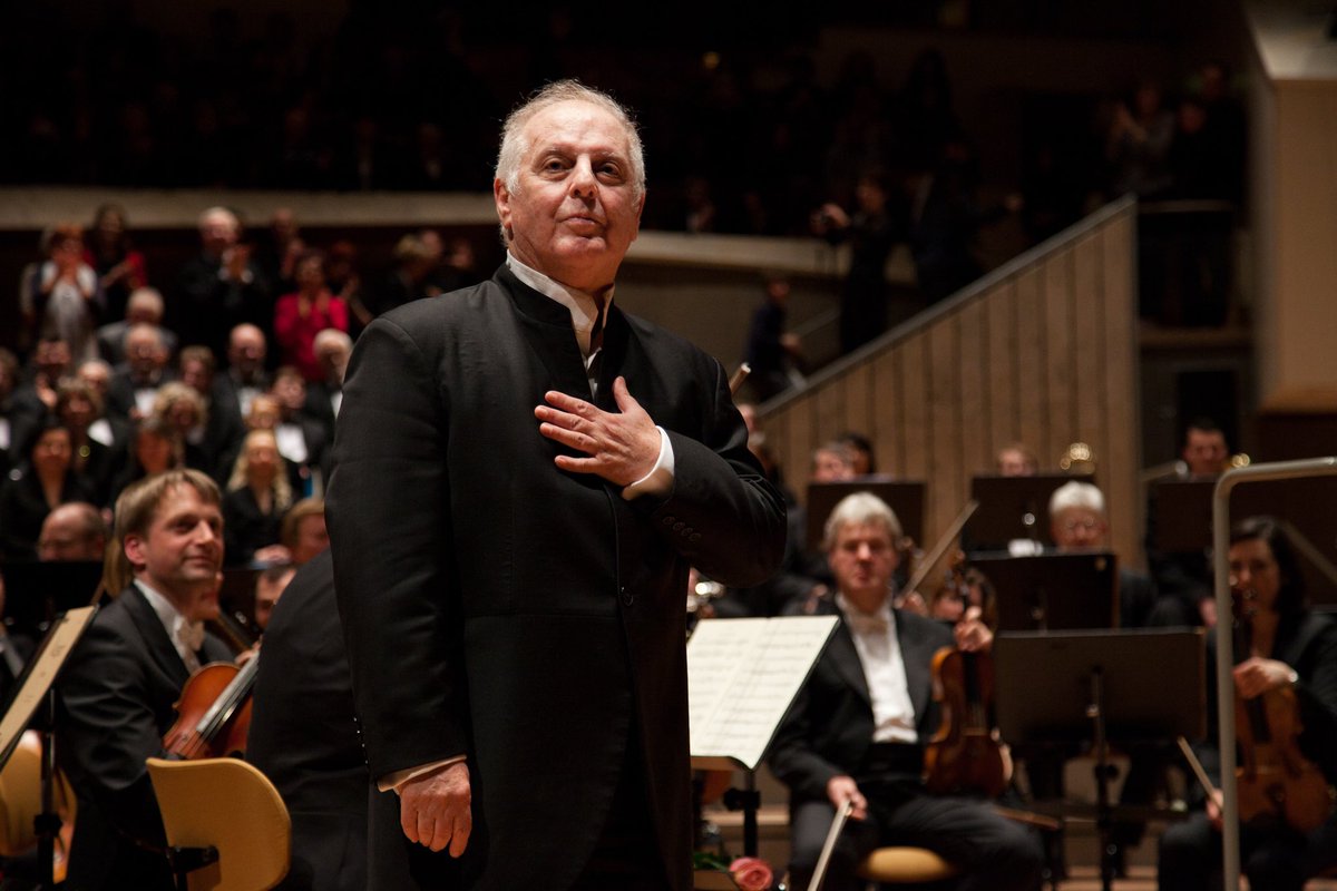 Today Daniel Barenboim resigned from his position as general music director of the Staatsoper Unter den Linden in a personal statement, that you can read here: bit.ly/3vKrkaY Tweet 1/2 Photo: Holger Kettner
