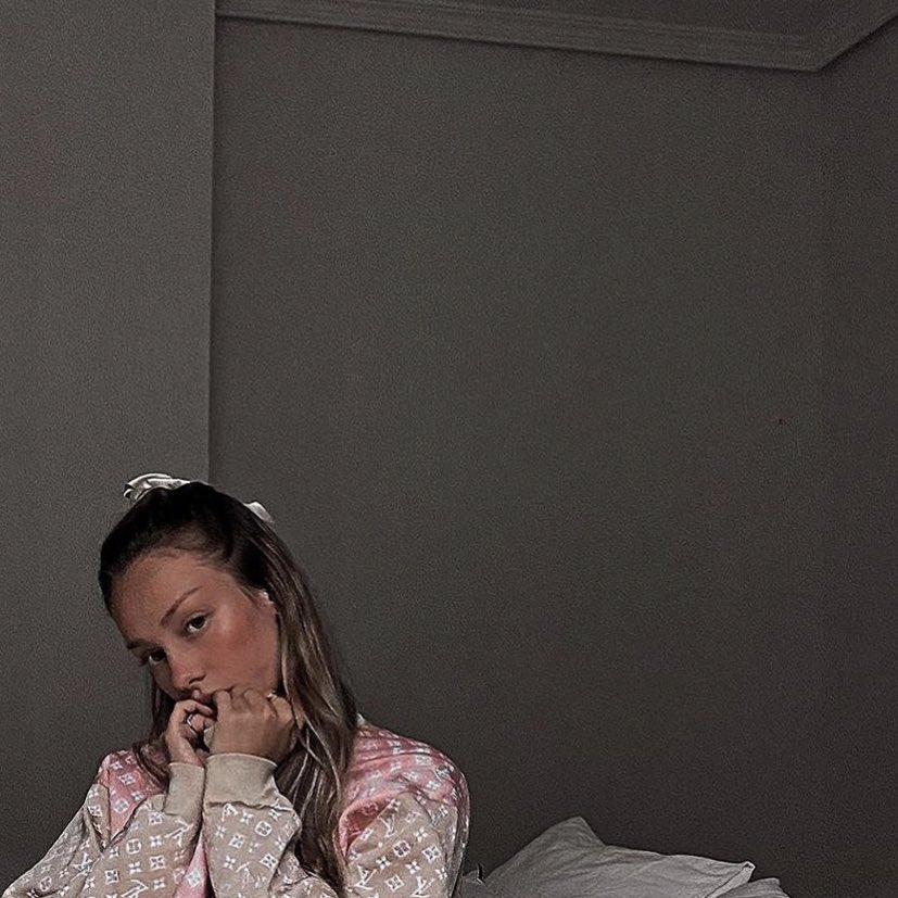 ᅠ     ᅠᅠ
ᅠ
ᅠ      
               𝗜𝗡𝗦𝗧𝗔𝗚𝗥𝗔𝗠 𝗣𝗢𝗦𝗧 ⨾
              6/01/23 ⤹⤹ sec ago

                      @ʙᴀʀʙɪᴇɢɪʀʟ

  “ ¡Feliz día de Reyes Magos! 🎀👑 ”