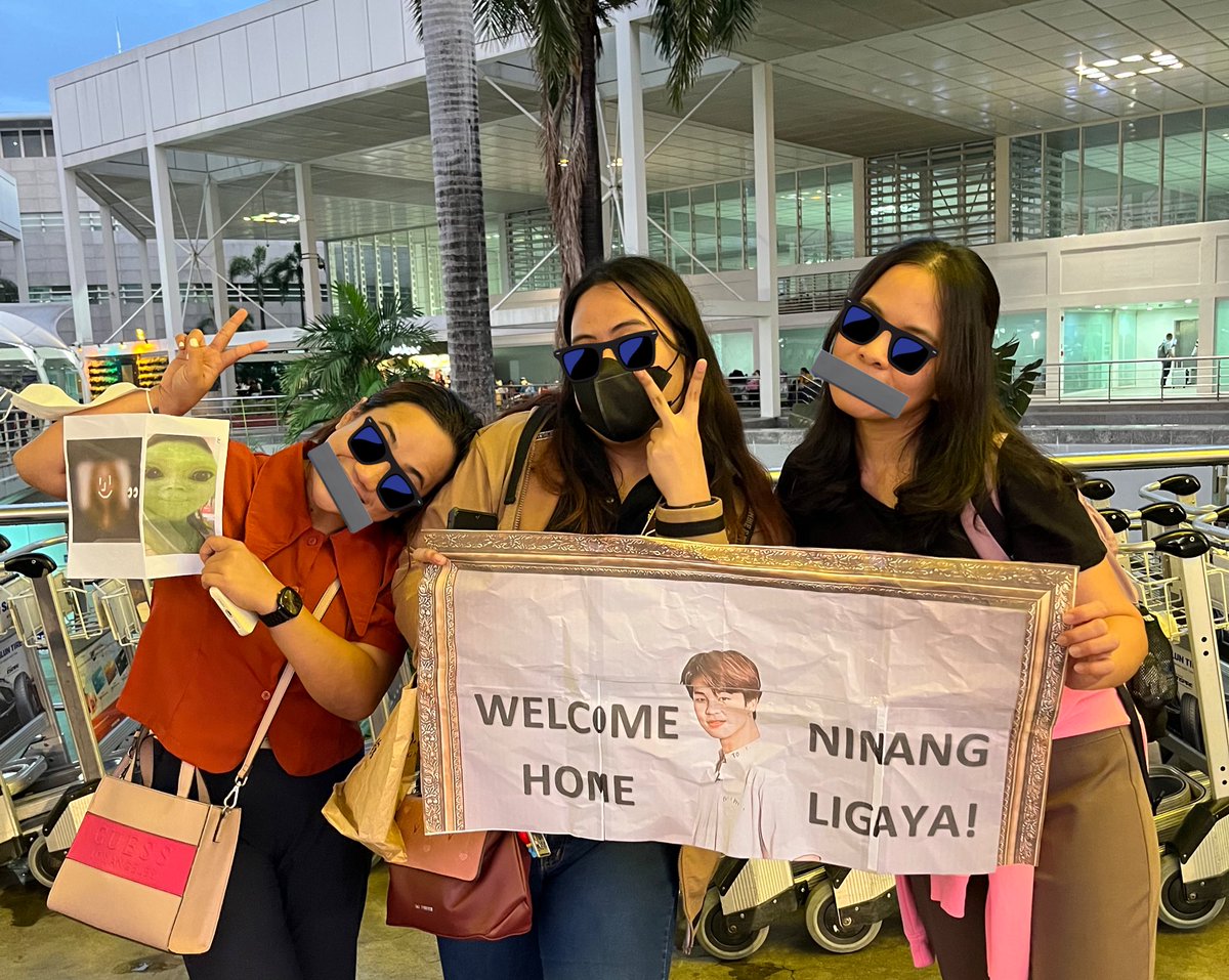 airportKTH1117's tweet photo. 230106 The long wait is so over! @lachimo_lala28 is finally home! Super happy to see you madam! 🫶💜🫶💜
#TeamWANTED ft. zommy!!!
#NinangLigaya
#FromBVO
Insert gatas & zaicutie @namuaskedmeptd @peachytaee__ 🥰😘
@ces_o18
@zommyzombie https://t.co/QHLcqWwOlr