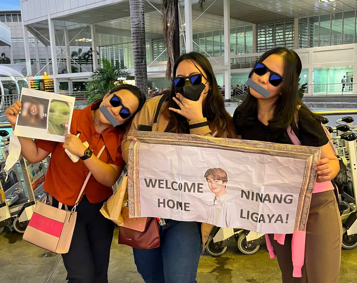 airportKTH1117's tweet photo. 230106 The long wait is so over! @lachimo_lala28 is finally home! Super happy to see you madam! 🫶💜🫶💜
#TeamWANTED ft. zommy!!!
#NinangLigaya
#FromBVO
Insert gatas & zaicutie @namuaskedmeptd @peachytaee__ 🥰😘
@ces_o18
@zommyzombie https://t.co/QHLcqWwOlr
