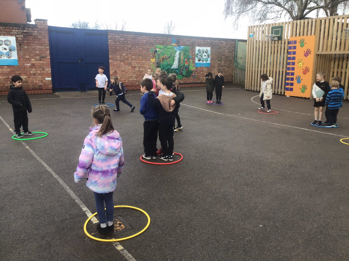 ClaphamTerrace1's tweet image. Year 1 had a very successful PE lesson. We did some jumping and team building games. #activelessons #pe #teamwork #dreamwork