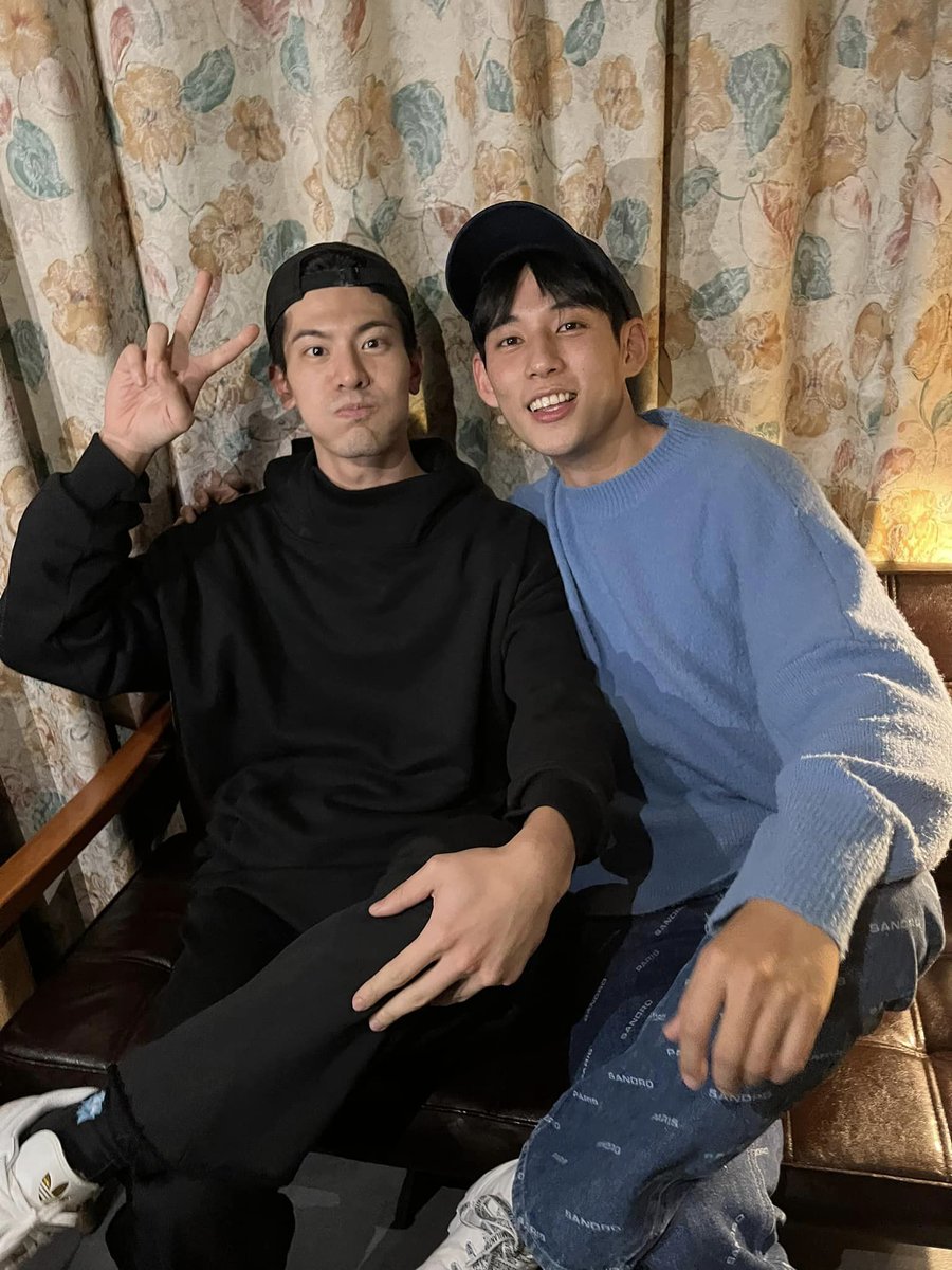 himxwari's tweet photo. WE GOT A NEW CHRISJAKE COUPLE PIC!!! 😭💗❤️💖 https://t.co/DtWJm7GrnG