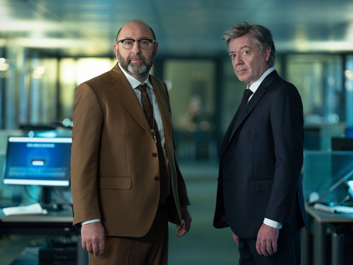 festivalfiction's tweet photo. CA TOURNE ! 
@canalplus entame le tournage à #Paris de #PamelaRose, la série (9x30') avec @KadMerad et @OLIVIERBAROUX1, ds laquelle les 2 comédiens retrouvent leurs personnages de Bullit et Riper. Avec, aussi, #MelanieDoutey et @ClaudiaTagbo. Prod : @GaumontTV et @lesmolambakais https://t.co/Re9Z5LQ1vy