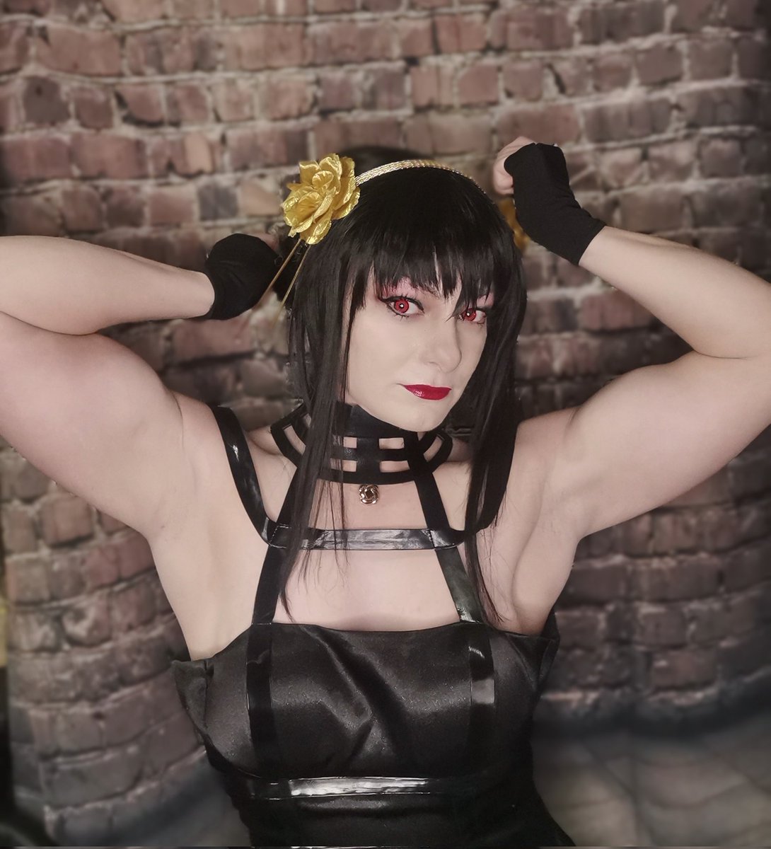 SHSCosplay's tweet image. Have some strong Mamma Yor 💪😂

#yorforgercosplay #spyxfamily #spyxfamilycosplay #yorforger #thornprincess #assassin #spyxfamilyseason2 #spyxfamily2 #spy_family #muscle #musclegirl #musclegirls