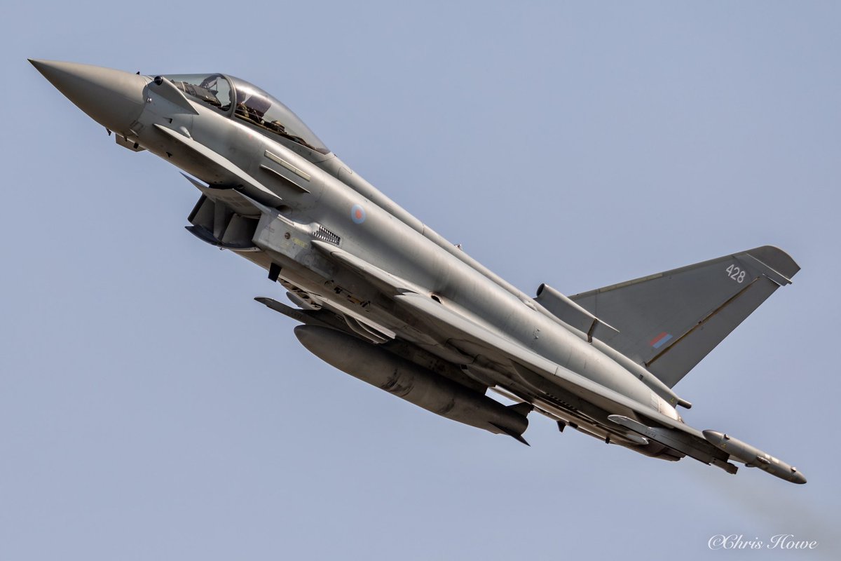 #phoonfriday post
#avgeek #aviation #aviationphotography #aircraft #airshow #airtattoo #canonaviation #eurofighter #liveforthestory #planespotting #photography #riat #teamcanon @RoyalAirForce @DefenceHQPress @BAESystemsAir @AIR_Intl @FlyingMagazine @UKDefJournal @NATO_AIRCOM