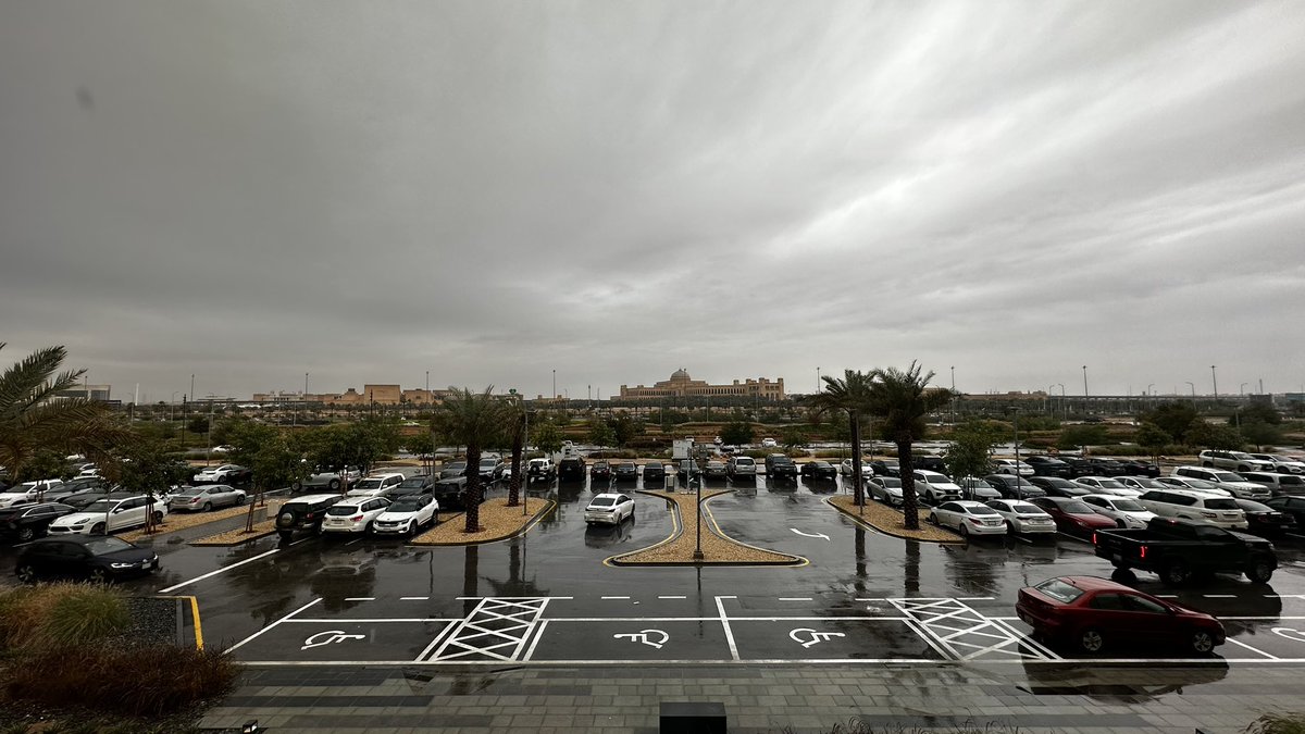 3OMR_AJ's tweet photo. winter is here #واجهة_الرياض #هواوي https://t.co/zyQnp8QFaV