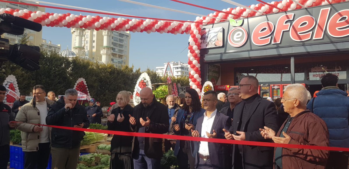 Yazir Mahallesinde hizmete açılan Efeler Gıda Marketin açılış törenine Selcuklu İlçe Başkanımız <a href="/basaranosman42/">OSMAN BAŞARAN</a>  ve Yönetim Kurulu Üyemiz <a href="/HaticeBULUTGKS1/">Göksu</a> katıldılar. 

Açılışa davetlerinden ötürü  teşekkürlerimizi sunar, hayırlı bol kazançlar dileriz.