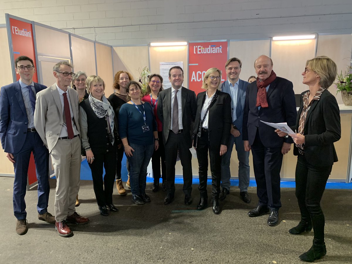 🎯C’est par ici! 🎯 Le salon de <a href="/letudiant/">l'Etudiant</a> en partenariat avec l’<a href="/AcAmiens/">Académie d'Amiens</a> et <a href="/AmiensMetropole/">Amiens Métropole - Ville d’Amiens</a> vous attend aujourd’hui et demain samedi de 9h à 17h à Mégacité ! 🥳Merci aux officiels pour leur venue lors de l’inauguration de ce matin 🙏🏻🤩@MullerRaphal4 <a href="/MercierChaplain/">Chrystèle Mercier</a> <a href="/UPJV_Univ/">Université de Picardie Jules Verne</a>