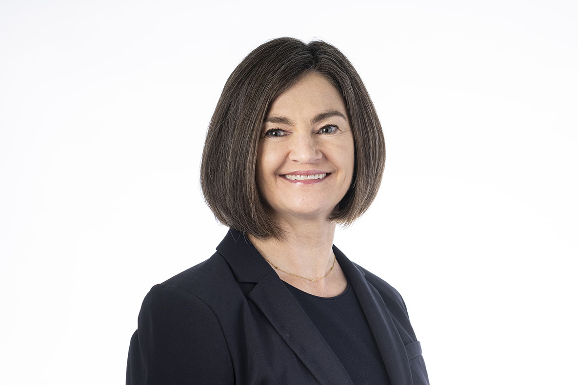 UMichLibrary's tweet photo. We welcome our new university librarian and dean of libraries, Lisa R. Carter! She will lead the library as of May 1, 2023. https://t.co/hpdPaJDkBw https://t.co/M8umPkRUgl
