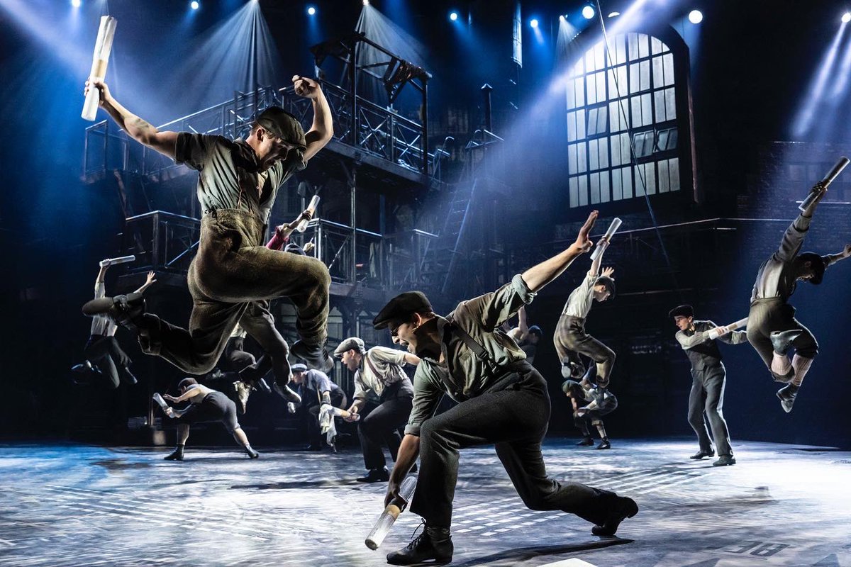 Some more of Disney’s NEWSIES currently playing  at Wembley’s Troubadour Theatre.  Thank you #johanpersson for the typically incredible production shots.  #setdesign #scenography #scenografia #productiondesign @newsies_uk