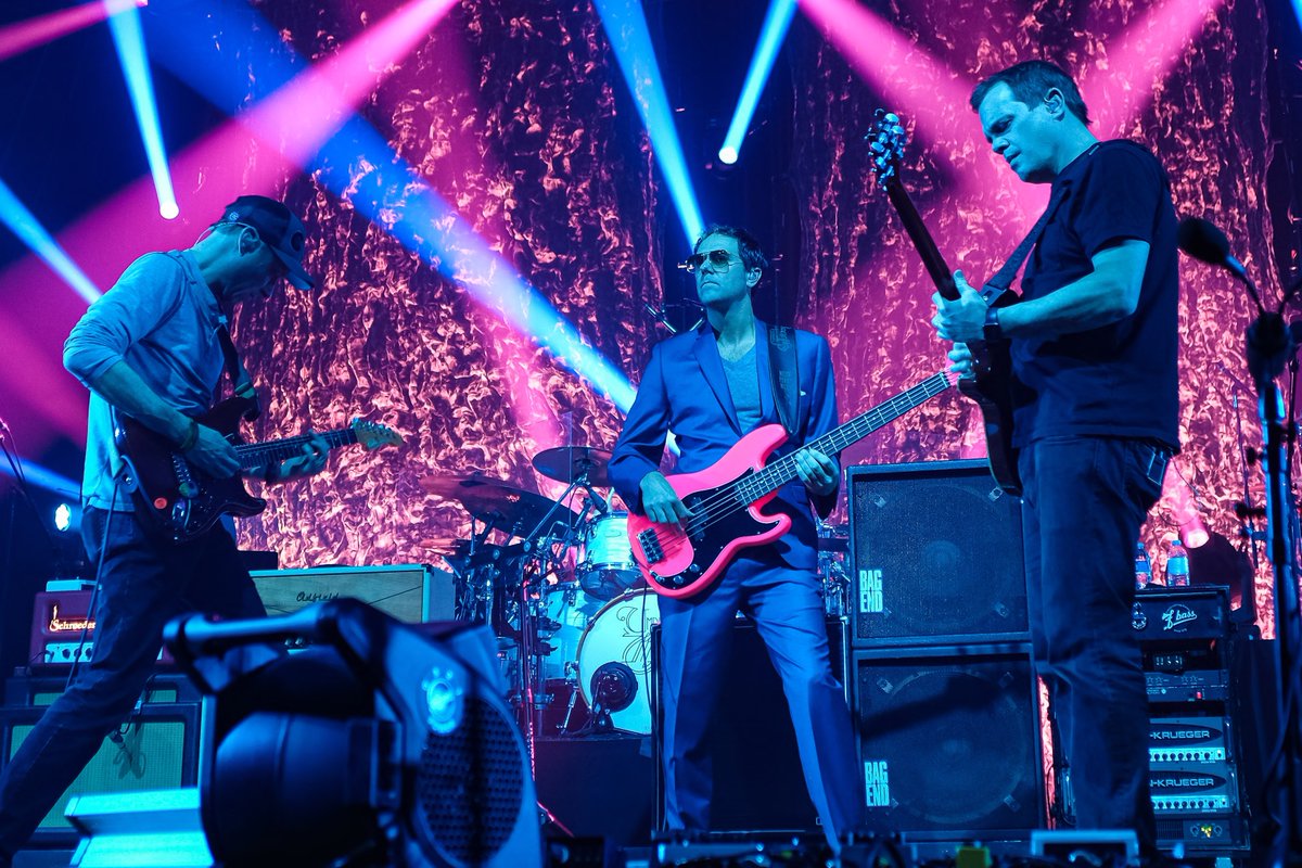 "Waiting for someone always takes you the longer way"

🎥 youtu.be/jkrVEfdey5g

🎵"Fenced In"
🎷 Mad Dog's Filthy Little Secret feat. @JeffCoffinMusic
📅 12/31/22
🎬 <a href="/Keithagriner/">Keith Griner</a>