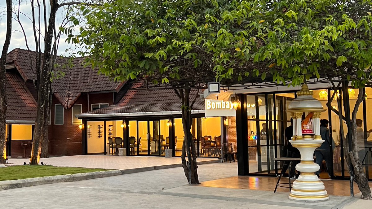 WNderlandx's tweet photo. แวะมารีวิว ร้านBombay ร้านอาหารอินเดียในขอนแก่น ร้านเพิ่งเปิดใหม่ได้ไม่นาน อาหารอร่อย แป้งนานแผ่นใหญ่มากก แกงต่างๆรสชาติดี ทานง่าย ให้พนง.ช่วยแนะนำอาหารได้ค่ะ หากไม่เคยทานมาก่อน มีที่จอดรถ ร้านบรรยากาศดี อยากจะแนะนำเพื่อนๆมาลองทานกันดูนะคะ #รีวิวขอนแก่น #รีวิวมข https://t.co/IVyNO6KEgk