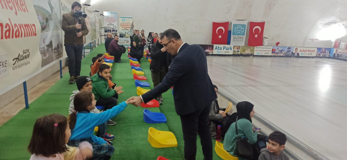 İlçemiz okullarından Hasan Paker İlkokulu Silifke İlçe Milli Eğitim Müdürlüğü bünyesinde, Silifke Belediyesinin hizmete sunduğu Buz Pateni pistinde "Buz Pateni" coşkusunu yaşadı
<a href="/MersinMEM/">Mersin İl Millî Eğitim Müdürlüğü</a> <a href="/AdemKoca46/">Adem Koca</a> <a href="/mustafa33sezgin/">Mustafa sezgin</a>