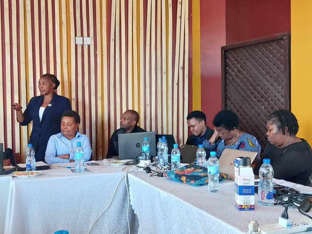 FAOTanzania's tweet photo. NJOMBE; A total of 5,465 students (2698 boys, 2767 girls) are benefiting from the school meals program in 10 #AGRICONNECT schools in the region. Supported by @EUinTZ🇪🇺implemented by #FAO🇹🇿 #MoA #PORALG #PCIT to improve and scale up food and education systems and achieve the SDGs https://t.co/fpVaN8De8X