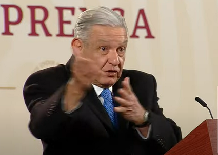 ManuelGaleazz1R's tweet photo. “Lo que nos dejaron, de cómo iba la violencia, afortunadamente ahí vamos, enfrentando este flagelo. La base es eso, de la estrategia, atender las causas. 10 mil sembradores en #Sinaoa reciben cada mes un jornal”:@lopezobrador_ @Notimex #Mañanera #AMLO #RedAMLO https://t.co/caTehLyjQo