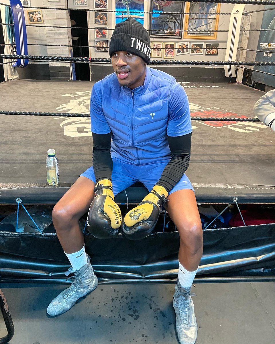 ShakanPitters's tweet photo. 1 out of 52 weeks 🥊☄️

@TWINZZLIFESTYLE 👕

#TeamPitters 🦍💯 https://t.co/Mtivu5Ek8x