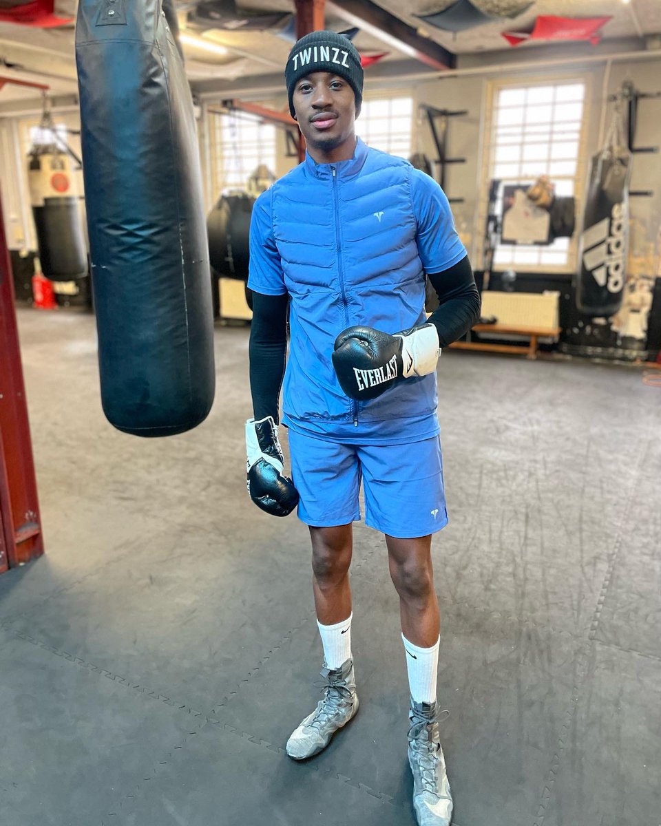 ShakanPitters's tweet photo. 1 out of 52 weeks 🥊☄️

@TWINZZLIFESTYLE 👕

#TeamPitters 🦍💯 https://t.co/Mtivu5Ek8x