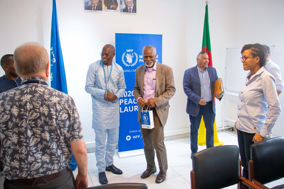 WFP_Cameroon's tweet photo. #Cameroon 🇨🇲
 
#WFP_Cameroon welcomes the new management of @USAID and @USAIDSavesLives🇨🇲 in a productive exchange on WFP’s operations &amp; achievements in 2022, and perspectives for 2023.

Thanks to🇺🇸 for continuous support on food &amp; nutrition needs of vulnerable people in🇨🇲. https://t.co/bFsS1mmpNm