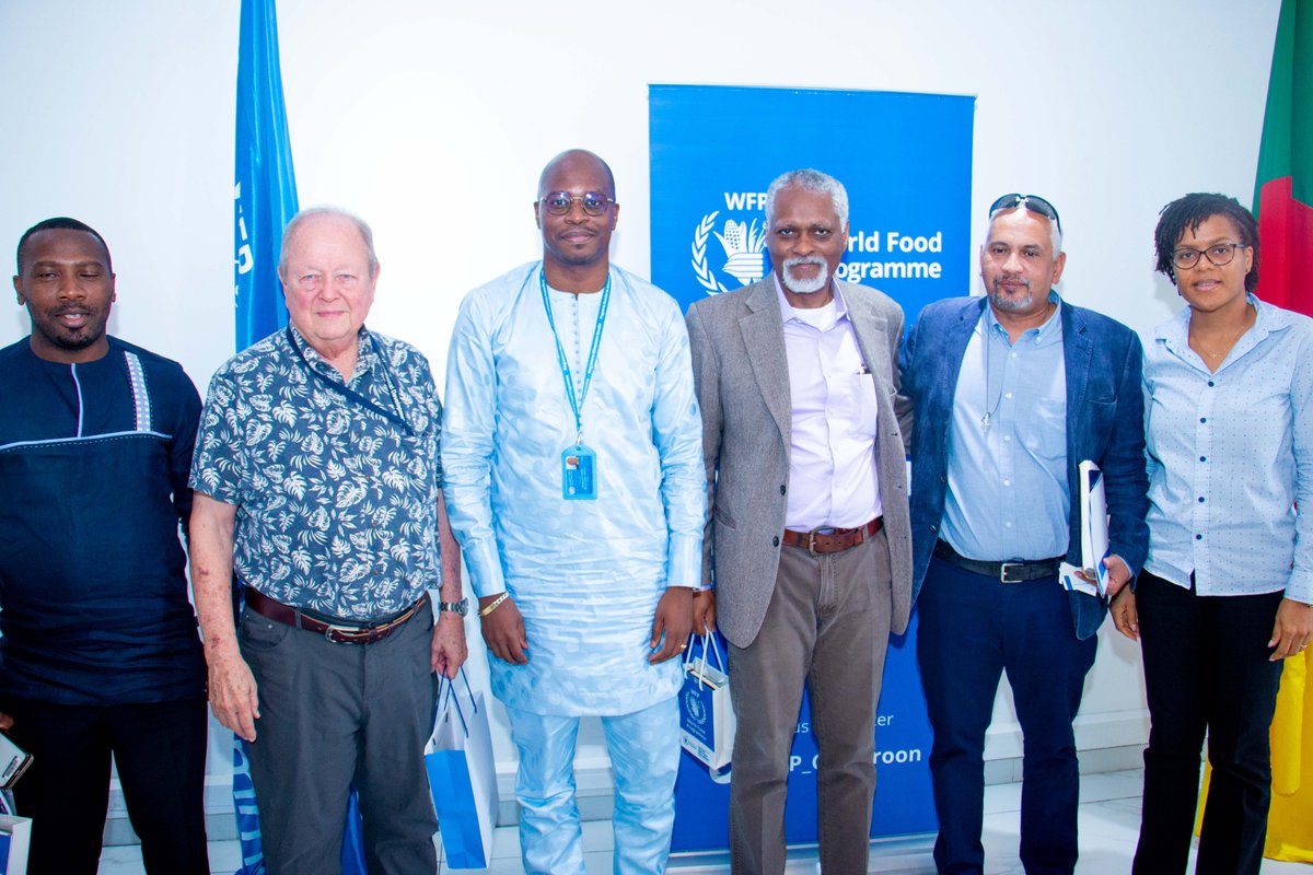WFP_Cameroon's tweet photo. #Cameroon 🇨🇲
 
#WFP_Cameroon welcomes the new management of @USAID and @USAIDSavesLives🇨🇲 in a productive exchange on WFP’s operations &amp; achievements in 2022, and perspectives for 2023.

Thanks to🇺🇸 for continuous support on food &amp; nutrition needs of vulnerable people in🇨🇲. https://t.co/bFsS1mmpNm